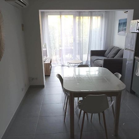 Charmant Studio Dans La Residence Haut Du Golf Saint-Raphaël Eksteriør billede