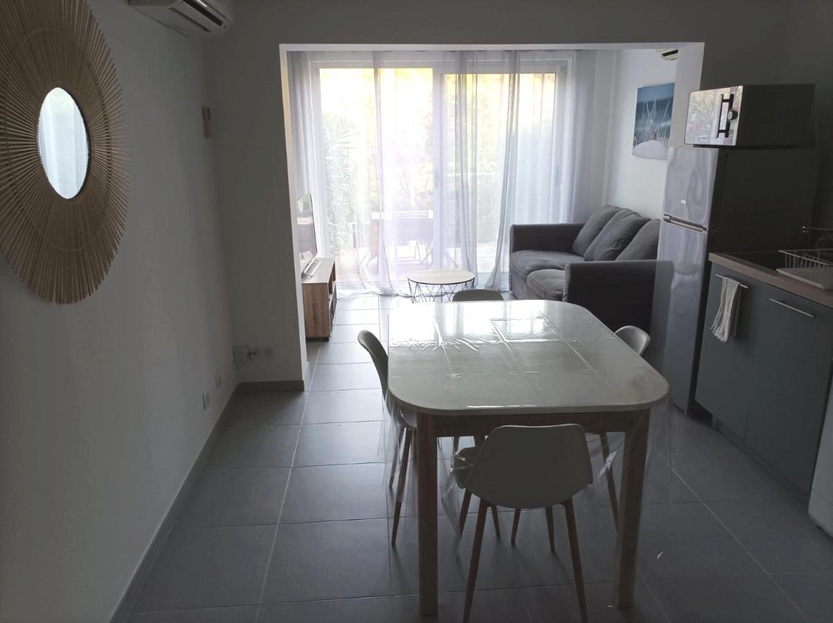Charmant Studio Dans La Residence Haut Du Golf Saint-Raphaël Eksteriør billede