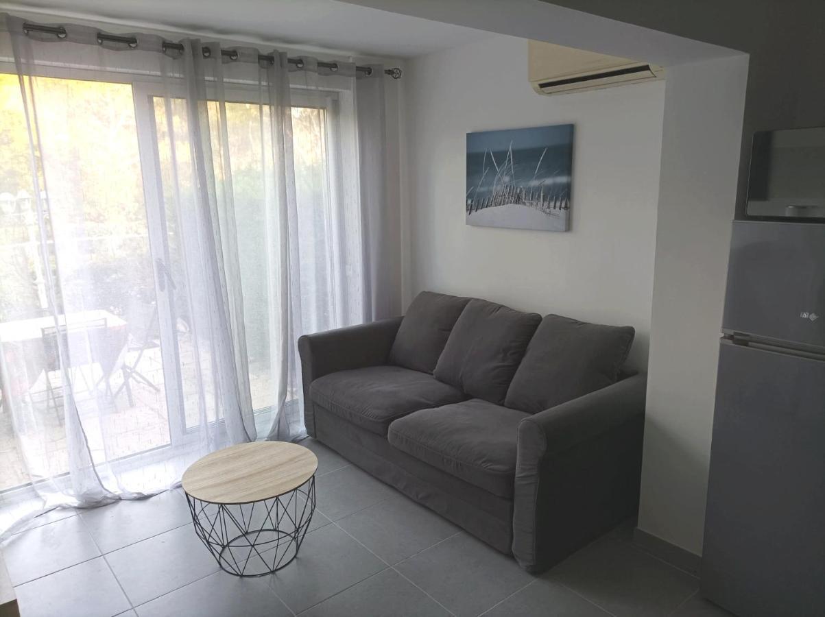 Charmant Studio Dans La Residence Haut Du Golf Saint-Raphaël Eksteriør billede